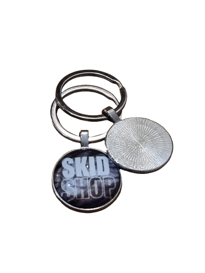 Skidshop simple&smol metal keychain