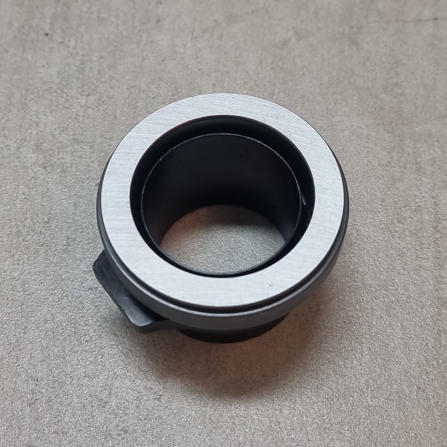 Heavy duty clutch release bearing